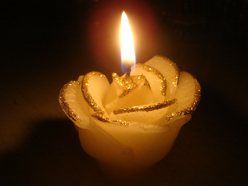 LiFe Is LiKe A CaNdeL Life is like a candle Lighting up th… Flickr