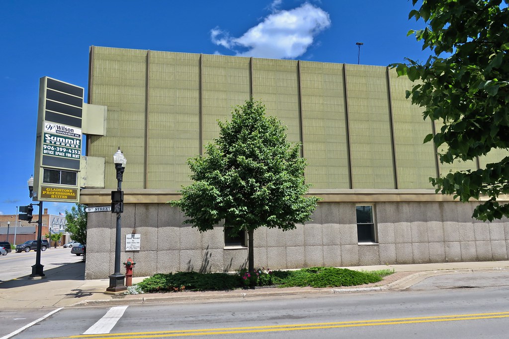 Commercial Building, Gladstone, MI Commercial building, co… Flickr