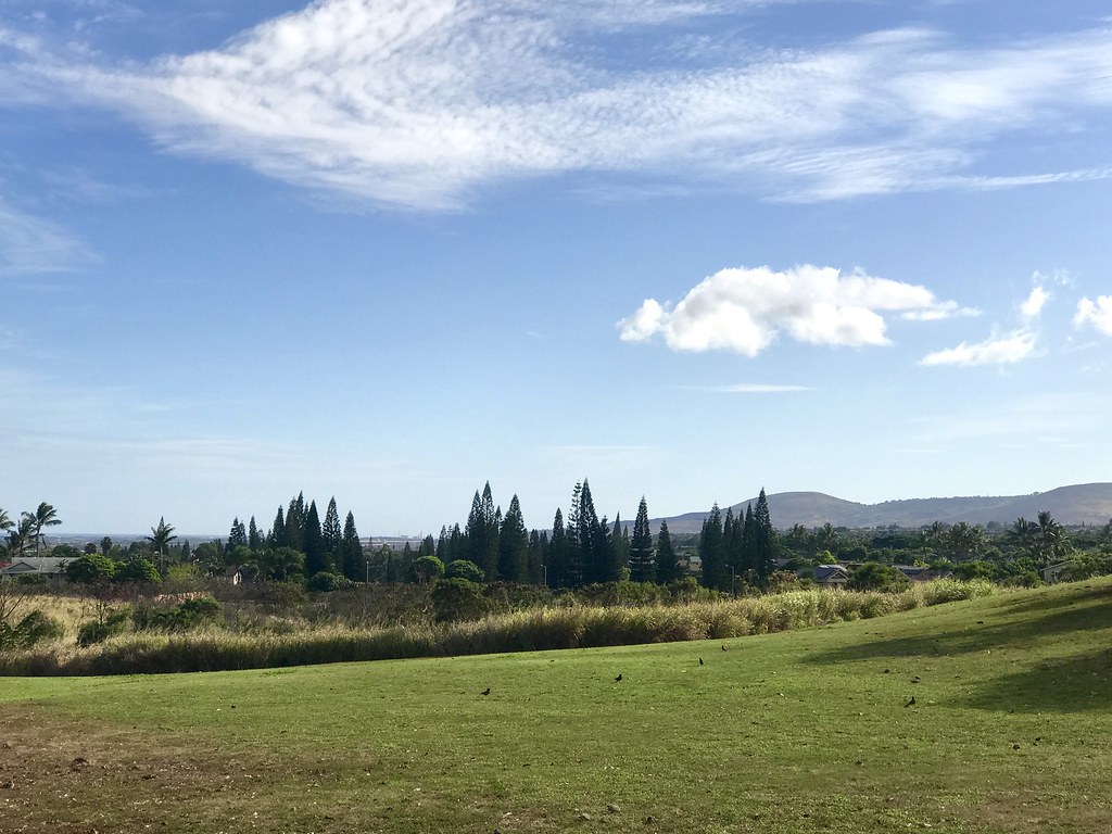 Overlooking Waikele neighborhood with the Waianae Range in… Flickr