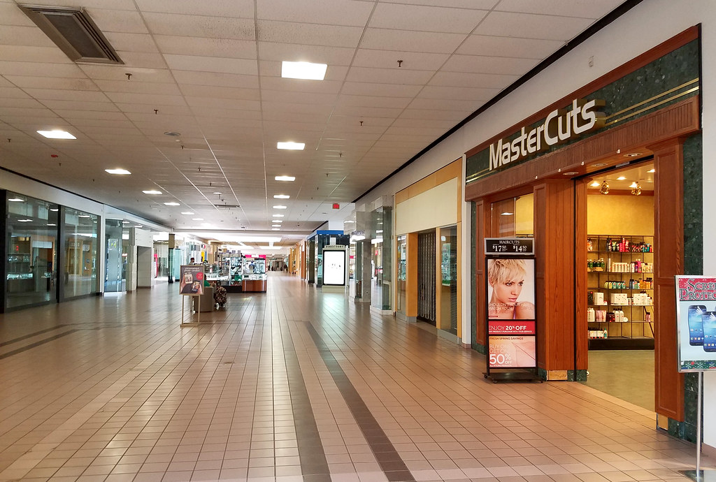 Views of Swansea Mall A look down from the food court area… Flickr
