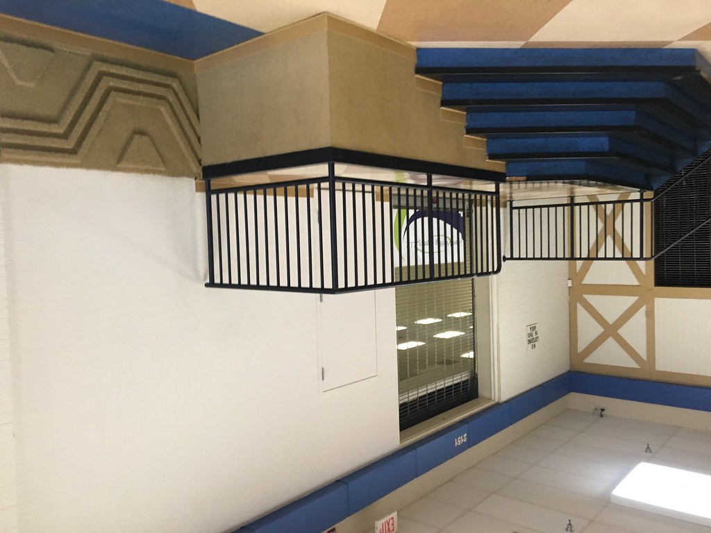 Belvidere Discout Mall, Waukegan Illinois The Belvidere Di… Flickr