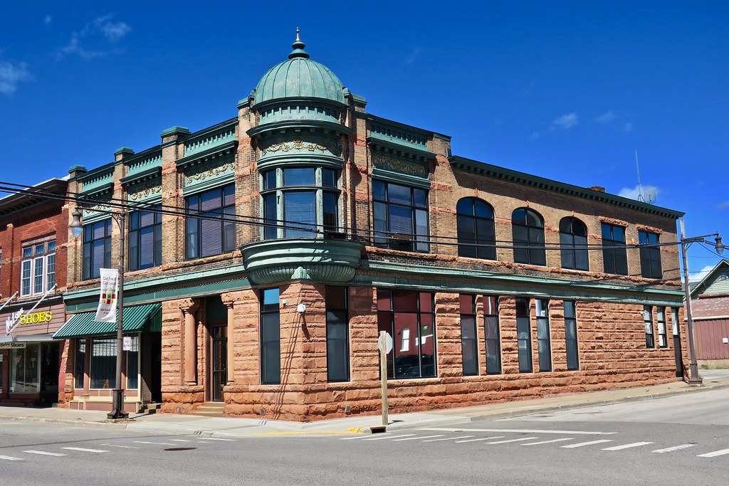 Architecture, Manistique, MI A commercial building, possib… Flickr