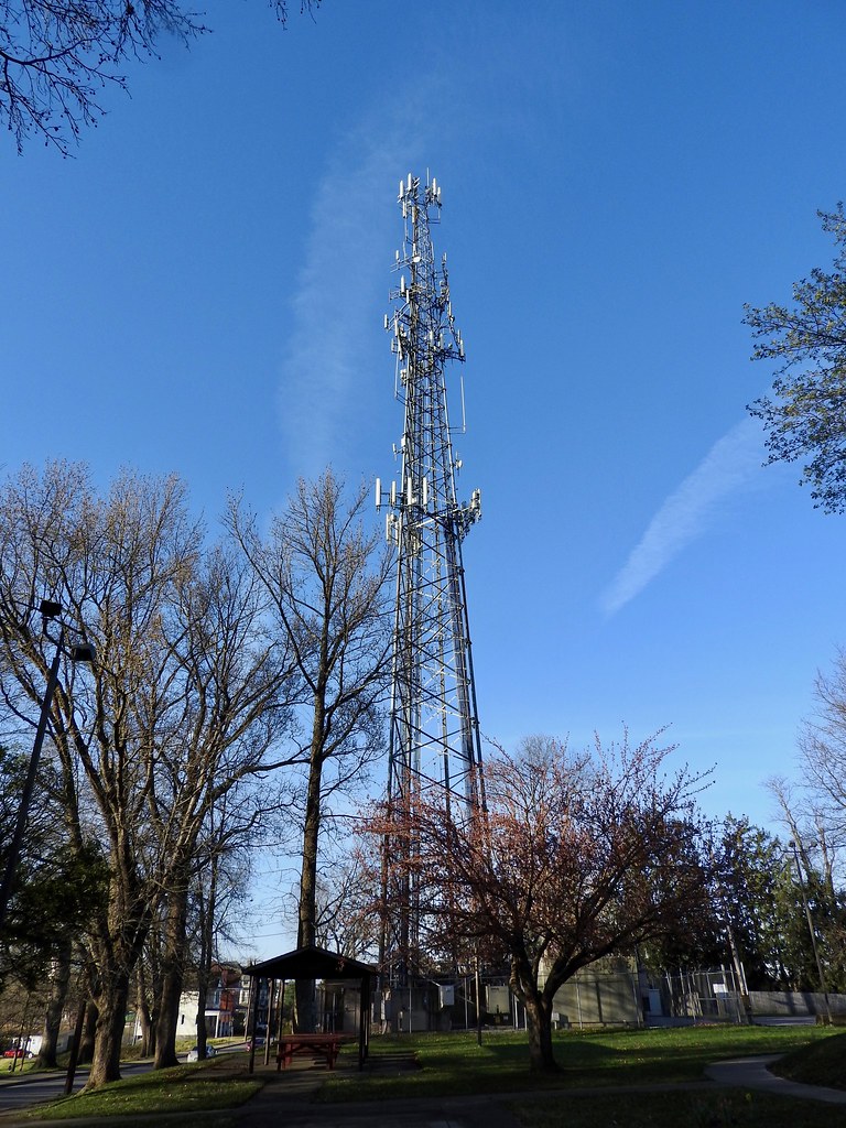 Quincy Hill Park Cellular tower atop Quincy Hill Park in P… Flickr