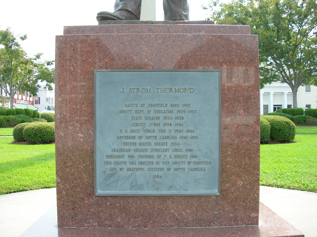 Strom Thurmond Monument Court house square of Senator Thur… Flickr