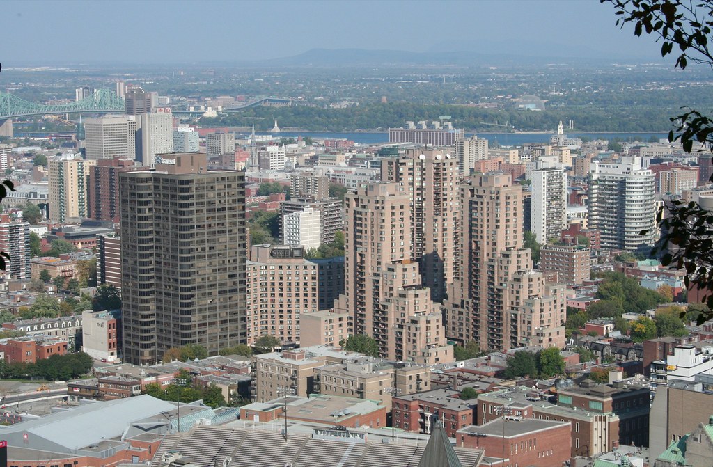 Vue sur Montréal et les appartements "La Cité" Mathieu Thouvenin Flickr