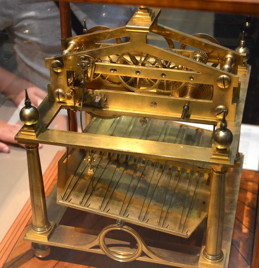 Rolling clock British Museum, Bloomsbury area of the Londo… Flickr