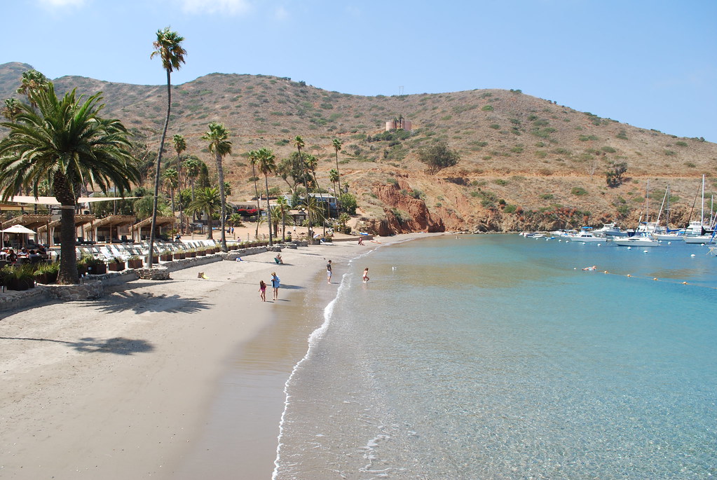 Two Harbors, Catalina Island The beach in Two Harbors on S… Flickr
