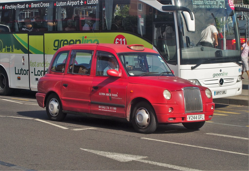 Red TX1 | 1999 LTI TX1 at Luton Interchange. | Kevin Lane | Flickr