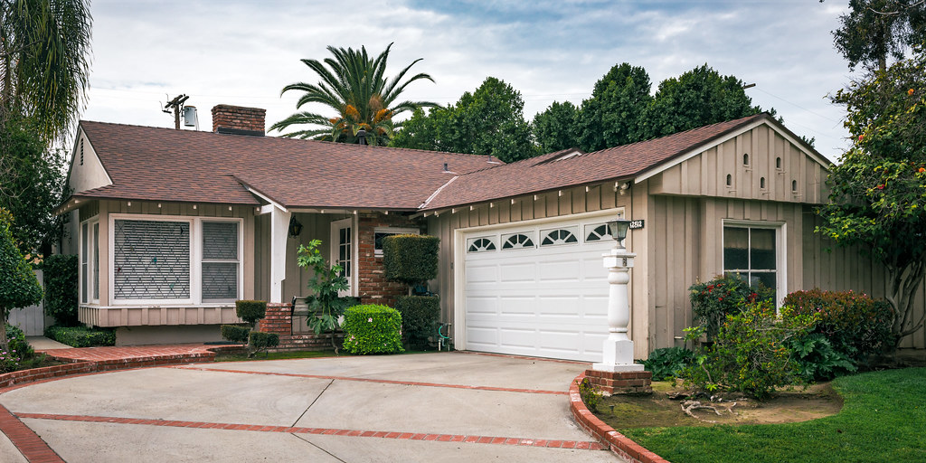 "Birdhouse" (1953), 12812 Bessemer St, Los Angeles, CA, US… Flickr