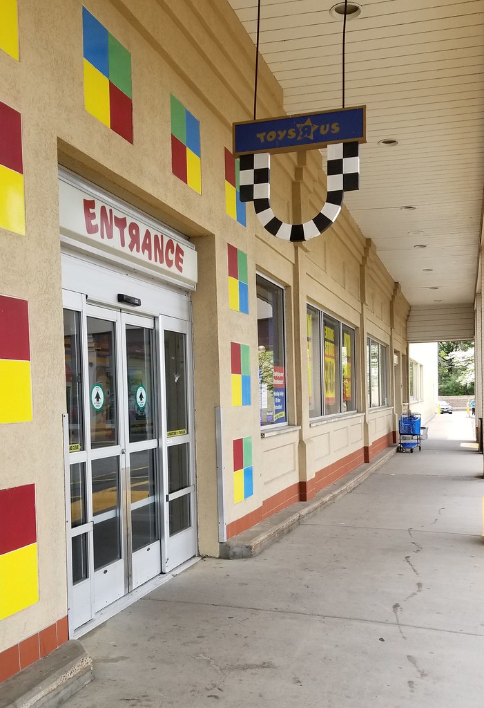 Toys R Us West Hartford, CT 2 Mike Kalasnik Flickr