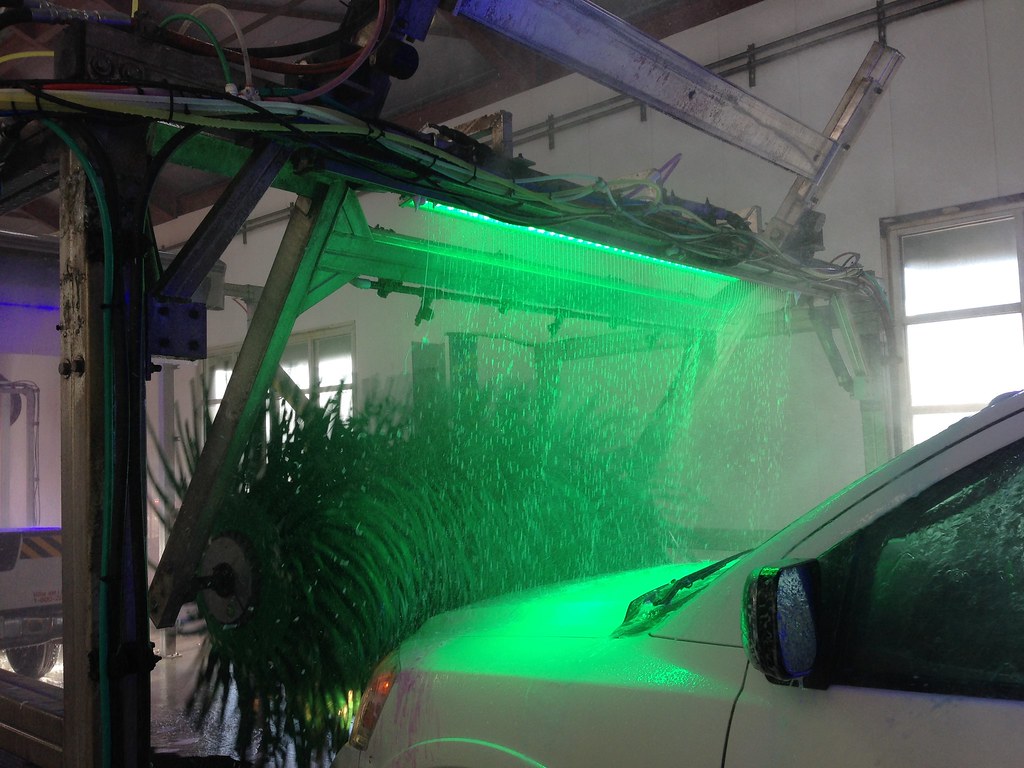 QQ Auburn polishing at Quick Quack Car Wash in Auburn, C… Flickr