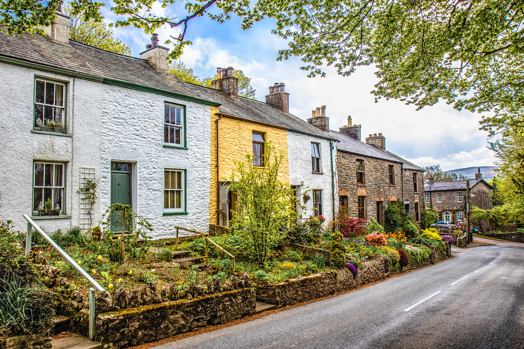 Colourful street Loftus hill Sedbergh in the Yorkshire Dal… Bill