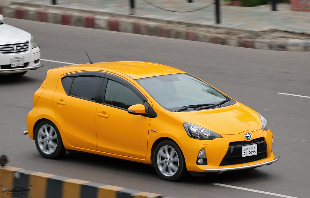 Toyota Aqua, Bangladesh. Airport Rd 2018. Shadman Samee Flickr