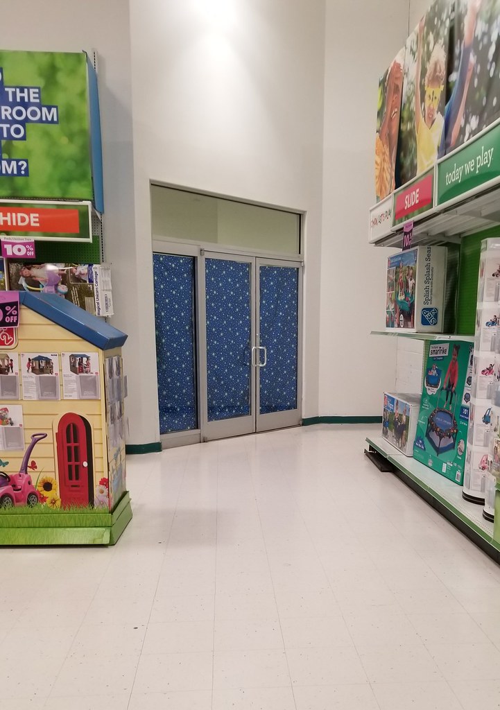 Toys R Us Concord, NC 11 Mike Kalasnik Flickr