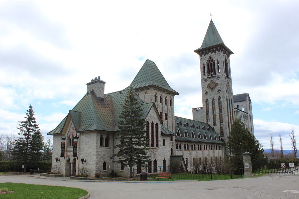 Abbaye StBenoitduLac / StBenoitduLac Abbey Abbaye St… Flickr