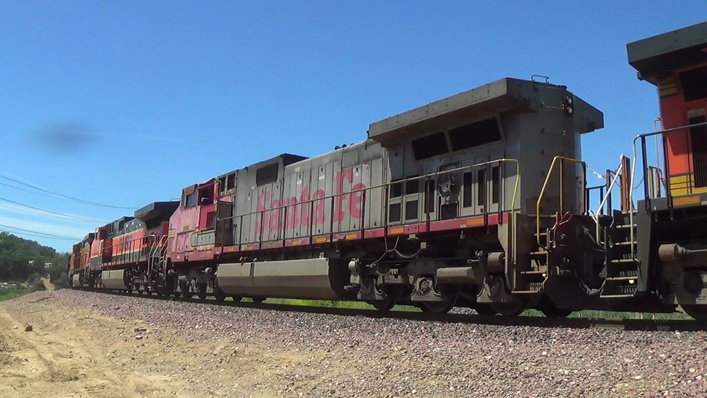 BNSF 656 (GE C449W) in Maltby, CA BNSF (exATSF) C449W N… Flickr