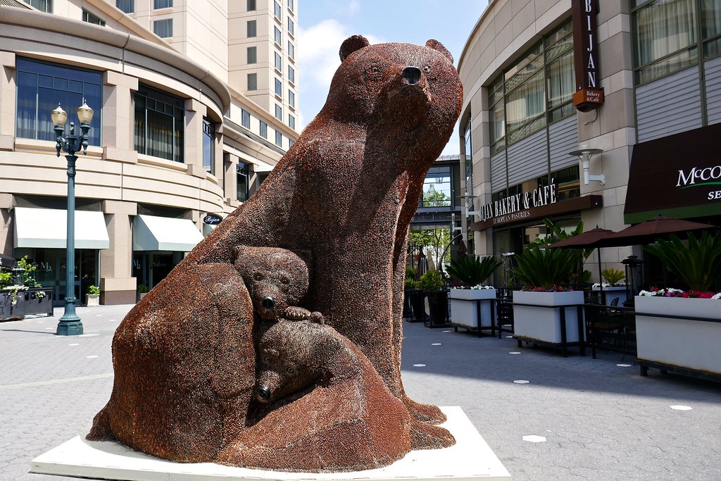 Fergusons, Ursa Mater, Penny bear sculpture (200,000 coins… Flickr
