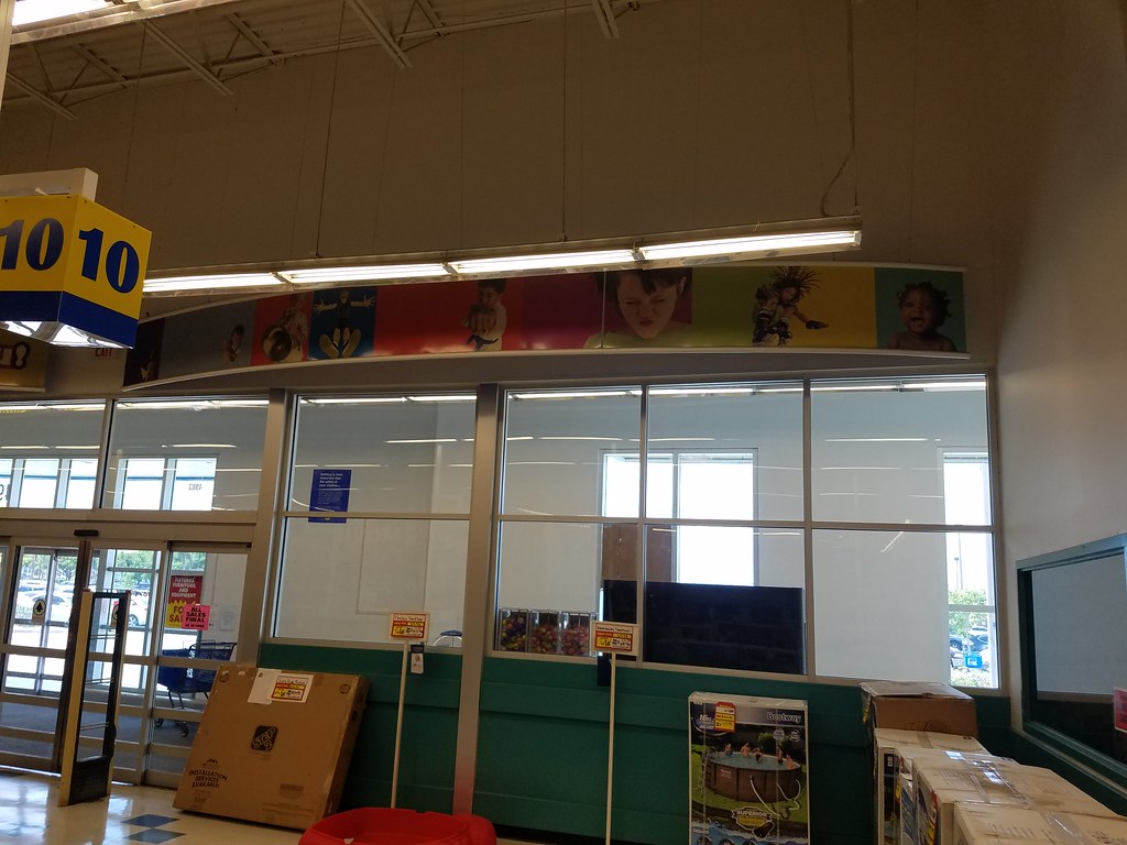 Toys R Us Going Out of Business (Fort Myers, FL) Mason Mcfelia Flickr