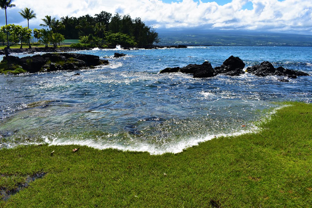 Keaukaha Park Tide comes up to the grass at Keaukaha Park … Flickr