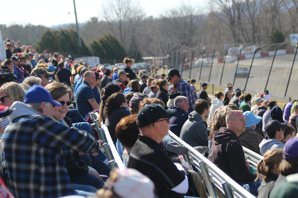 4.22.18 La Crosse Fairgrounds Speedway large crowd in gr… Flickr