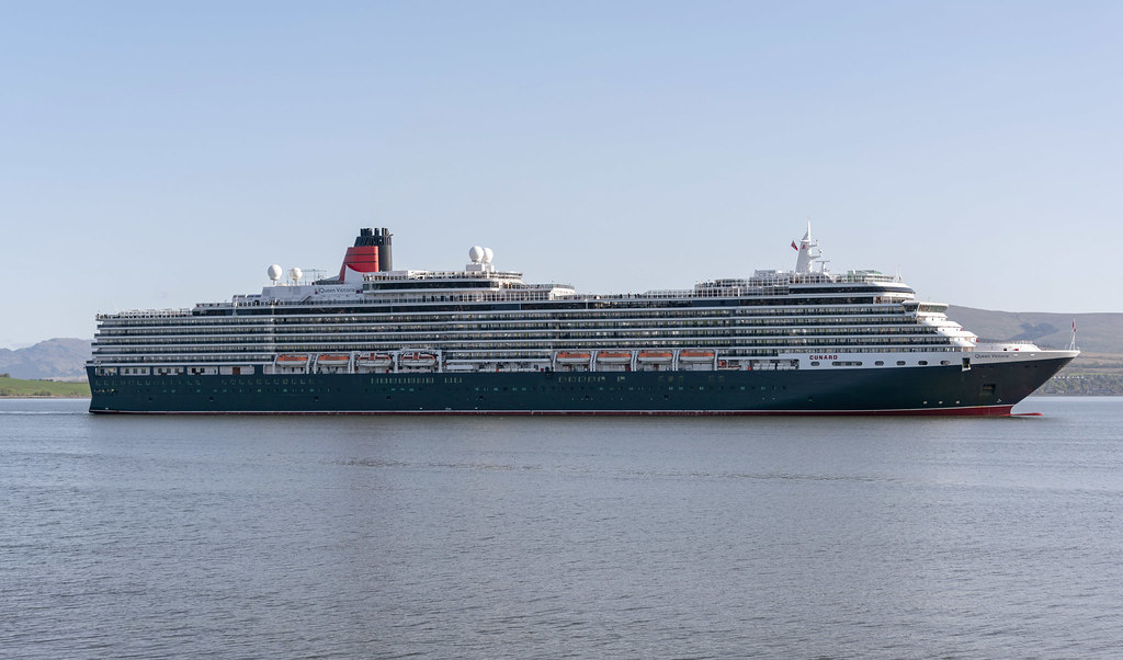 MV Queen Victoria Ready to execute 180 degree port turn fo… Flickr