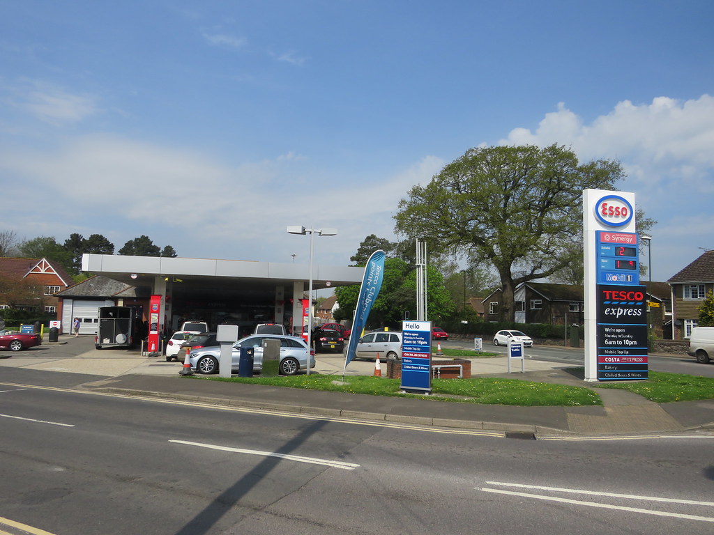 Esso Storrington, West Sussex Esso branded throughout St… Flickr