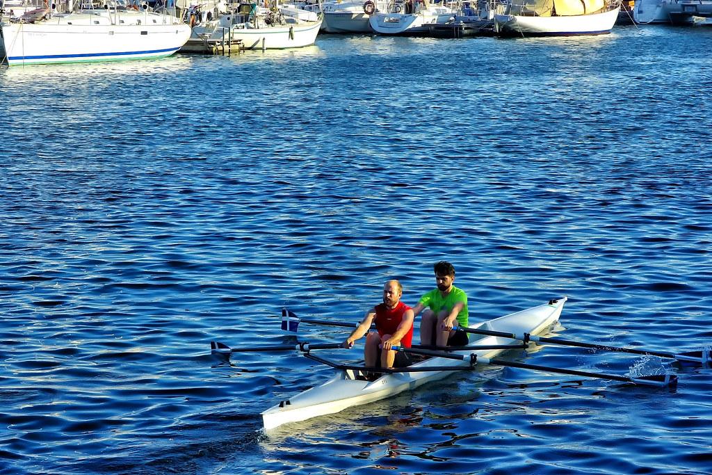 Keep on rowing Siga remando Fnikos Flickr