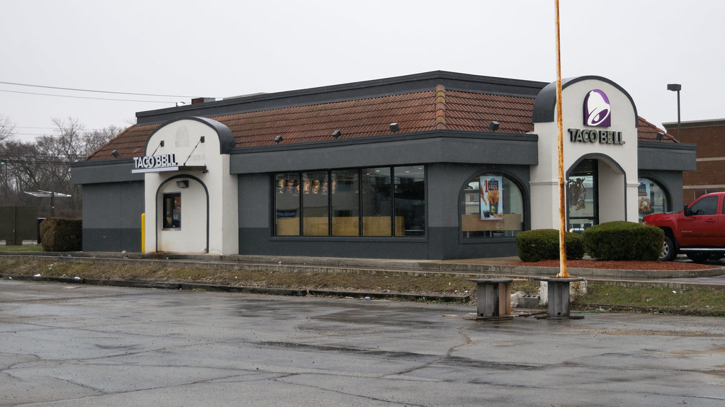 Remodeled Taco Bell An older 1994 built Taco Bell location… Flickr