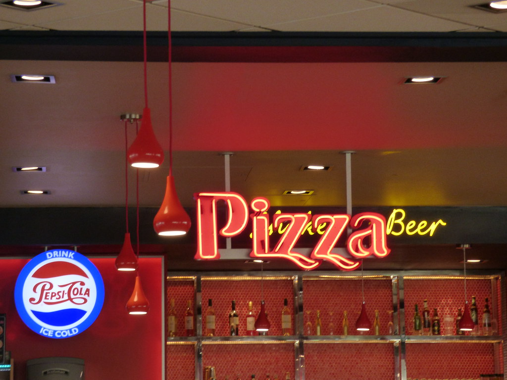 Pizza Hut Junction Nine Retail Park Winwick Quay, Warrington Pepsi Cola, Pizza, Beer a