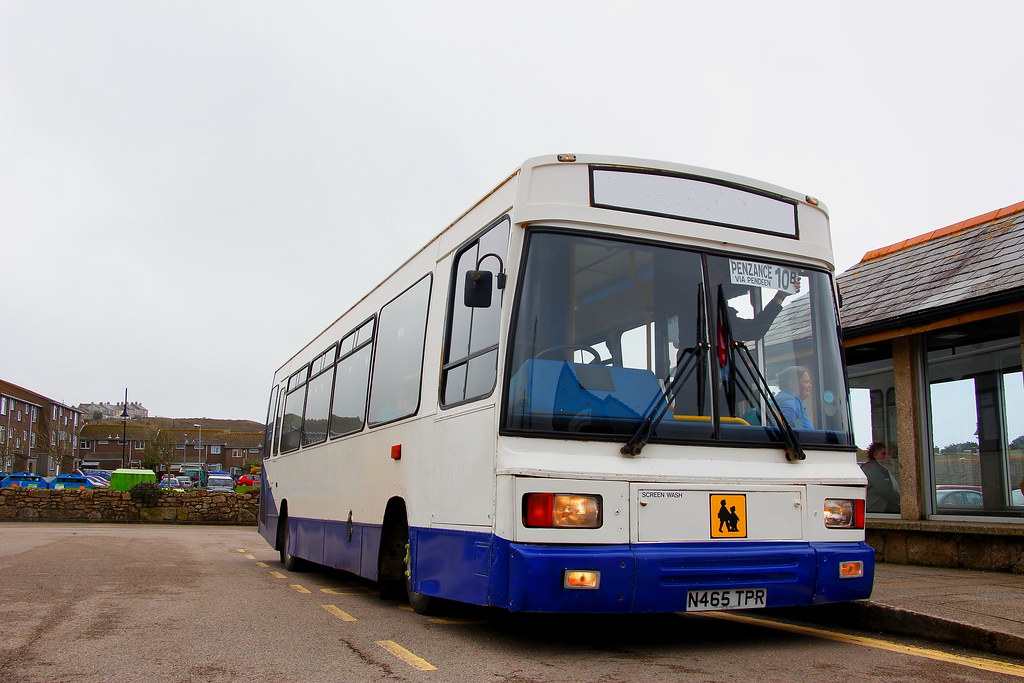 Zoar Garage N465TPR St Just Zoar N465TPR is a Dennis D… Flickr