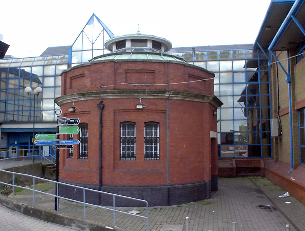 Woolwich Foot Tunnel (south) The Woolwich entrance is hidd… Flickr