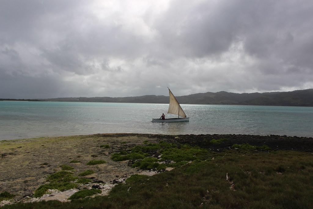 Petit bateau gros nuages Visible depuis l'île aux chats, u… Flickr