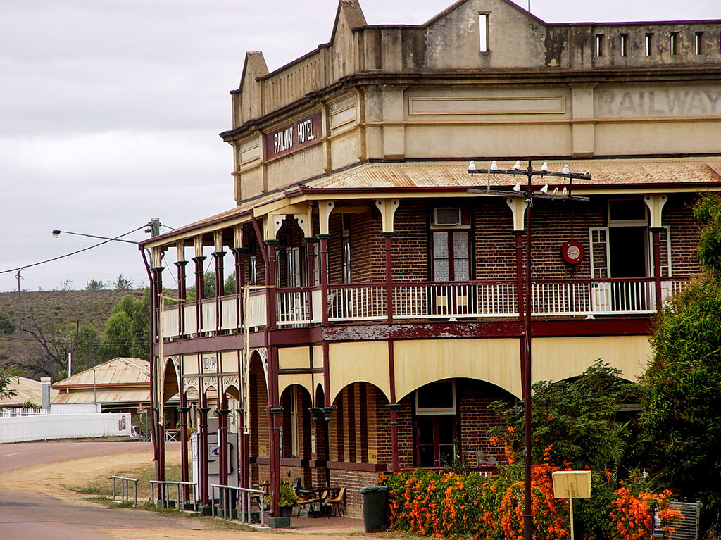 Railway Hotel, Ravenswood DSC02972_edited Flickr
