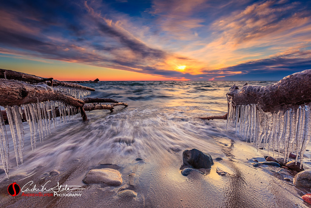 Icy Cudahy Rush The rush of Lake Michigan waves hurls on t… Flickr
