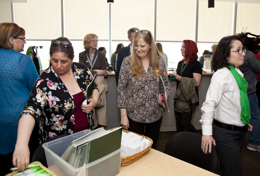 College of DuPage Officials Open Learning Commons West 201… Flickr