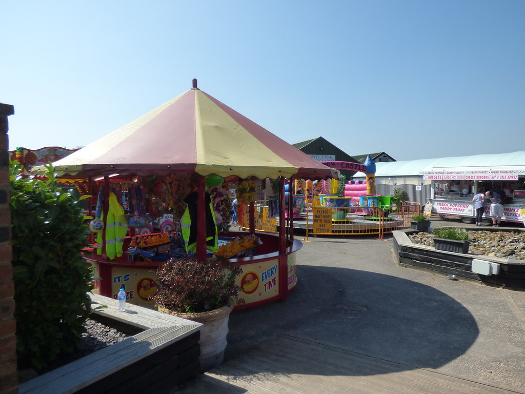 Children's Fun Fair at Chestnut Row Blakemere Craft Centre Hooka