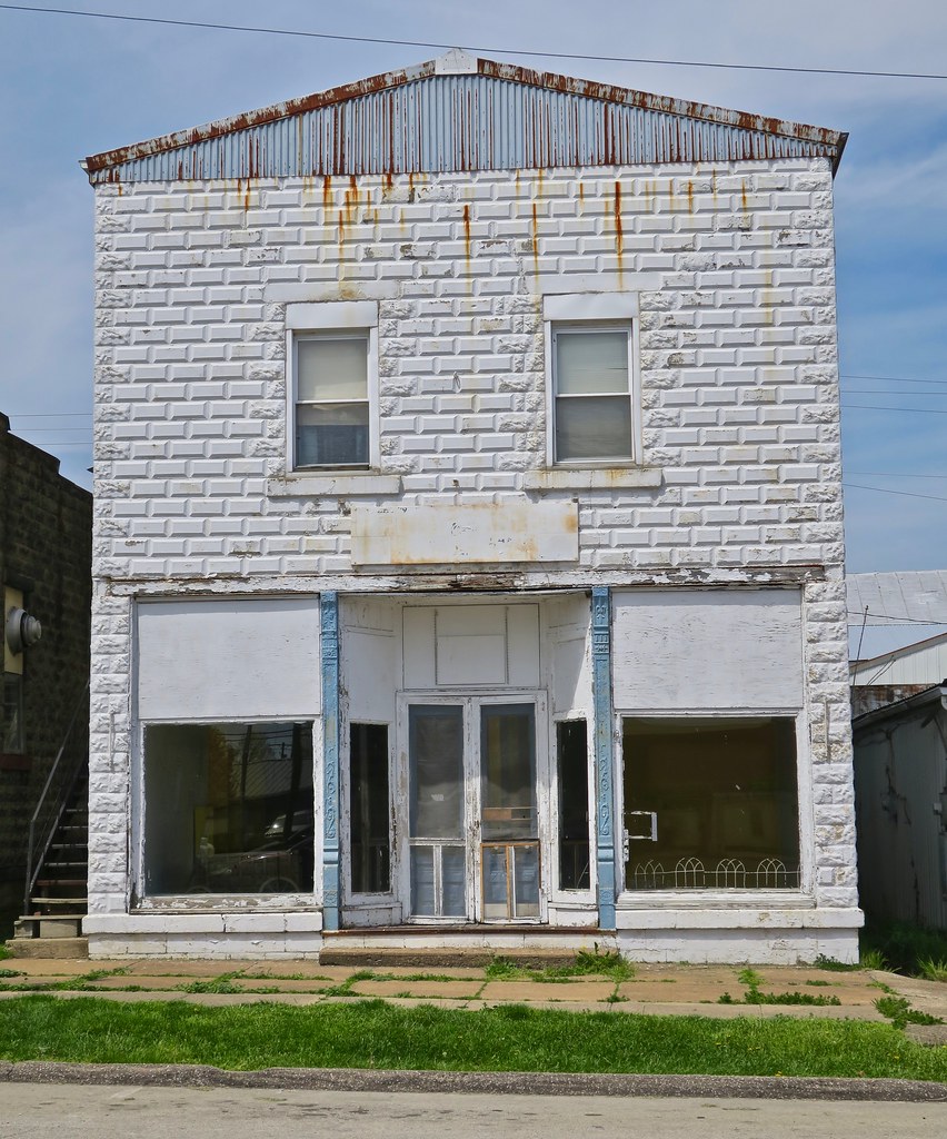 Vacant Building, Seaman, OH A very white, very vacant buil… Flickr