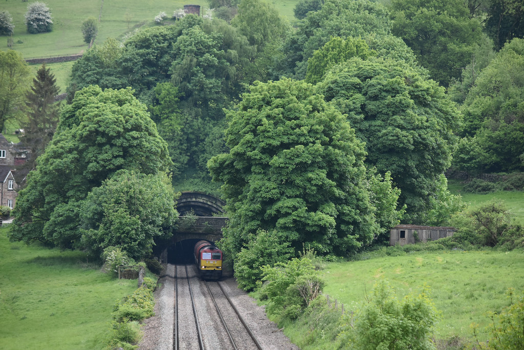 Milford tunnel departure 60063 bursts from the Northern po… Flickr