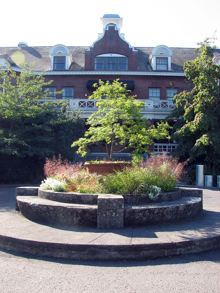 Edgefield McMenamins Edgefield in Troutdale, Oregon, outli… Flickr