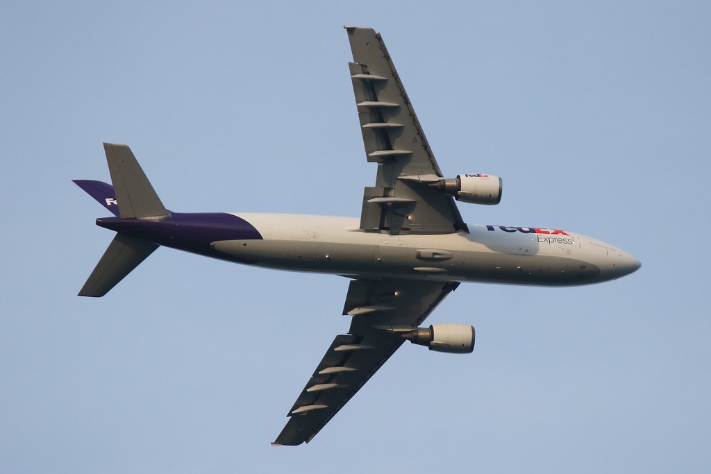 N668FE over Hertford Heath on 17/05/18. FedEx N668FE, an A… Flickr