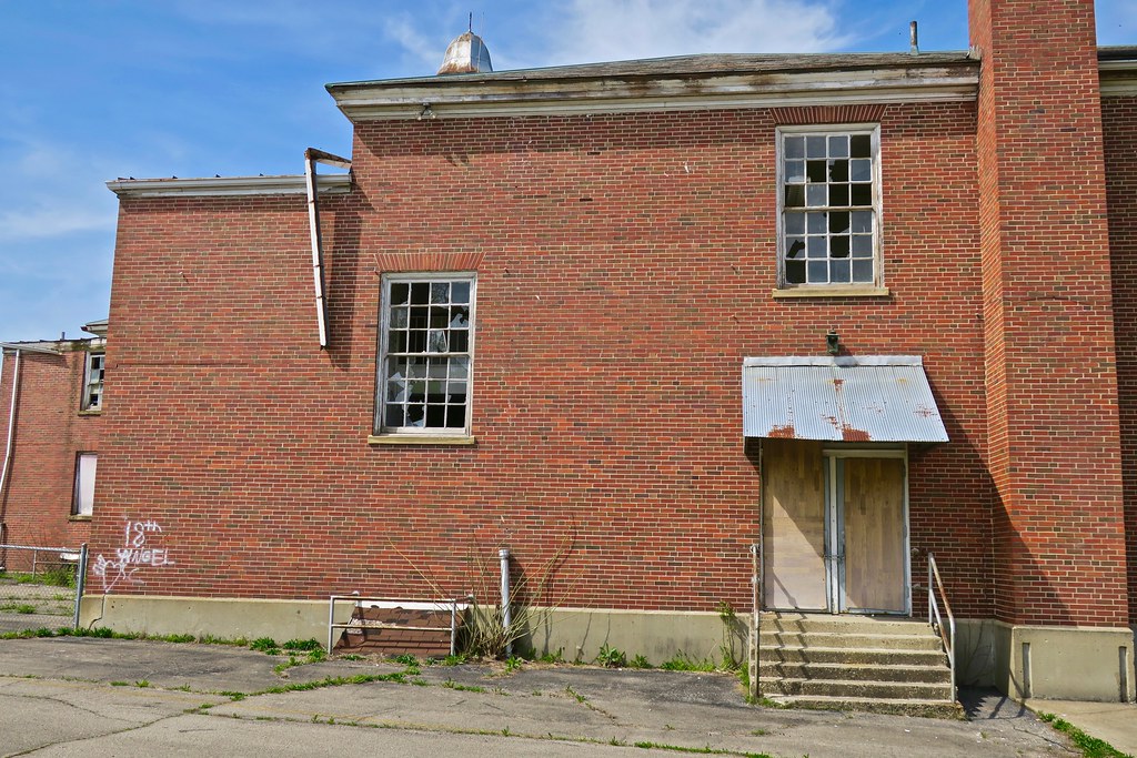 Abondoned School, Piketon, OH Abandoned Piketon Grade Scho… Flickr