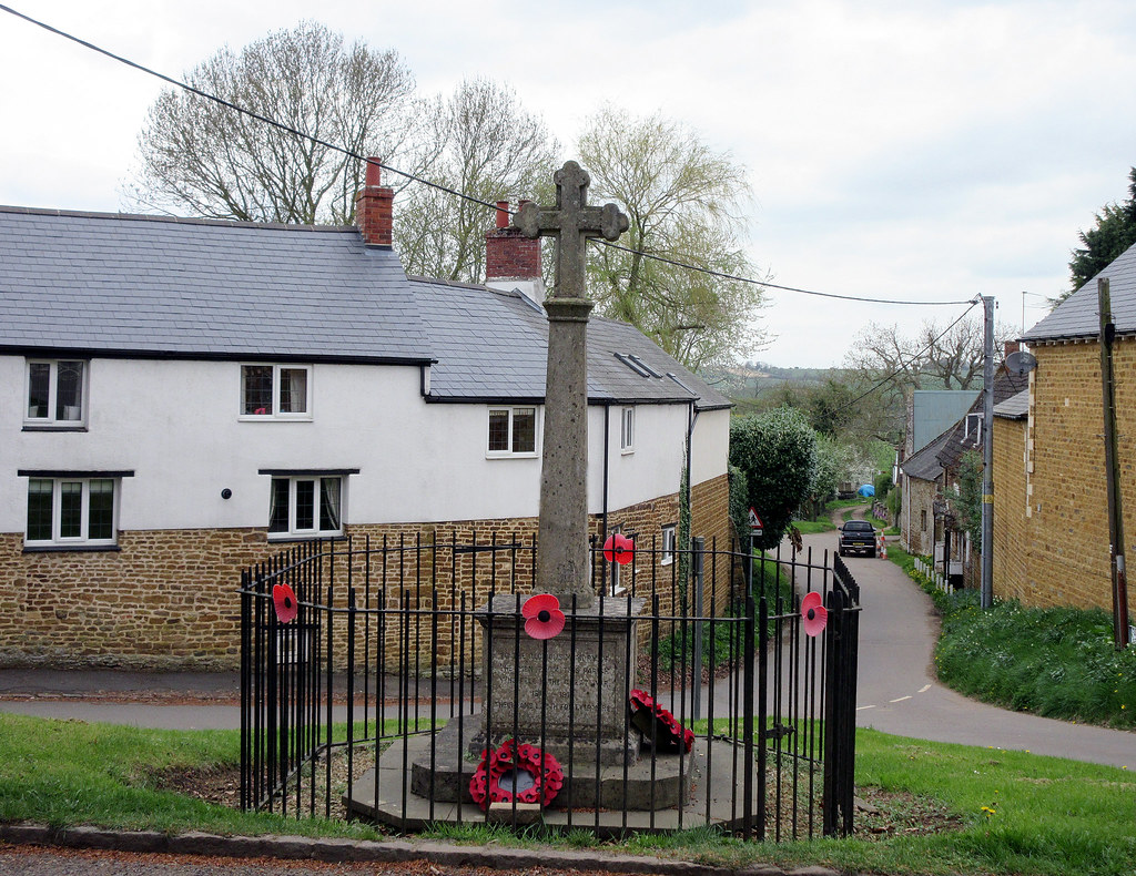 OLD, Northamptonshire War memorial at Old in Northamptonsh… Flickr