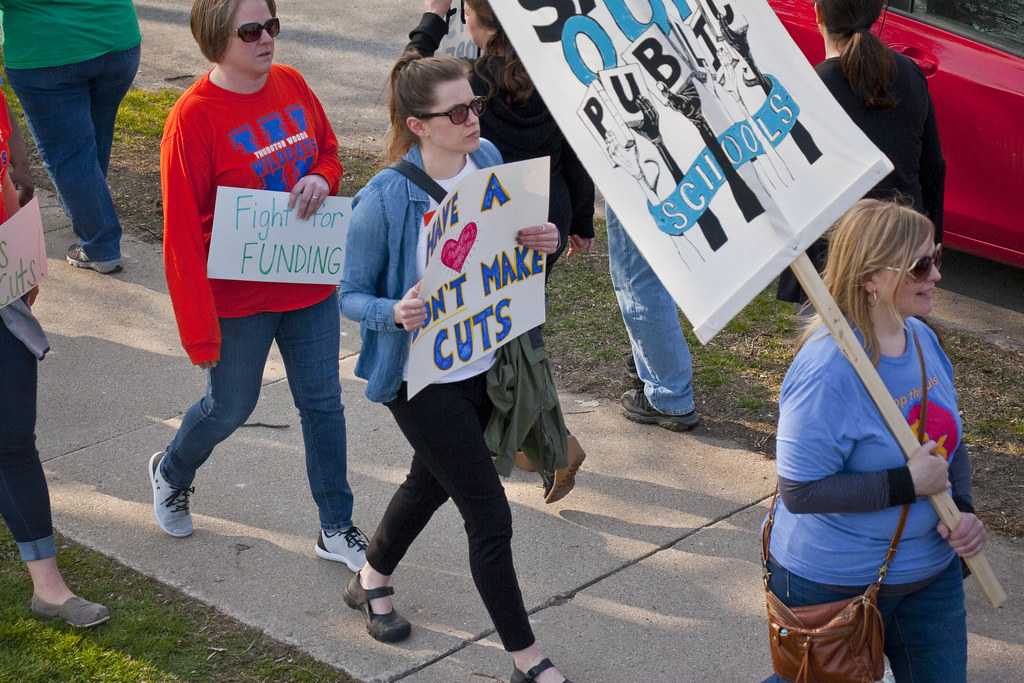 Milwaukee Public School Teachers and Supporters Picket Out… Flickr