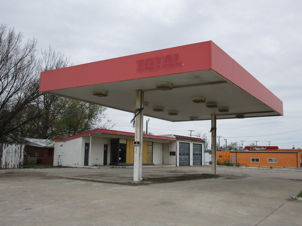KerrMcGee Gas Station Nowata,OK Former KerrMcGee Gas Sta… Flickr