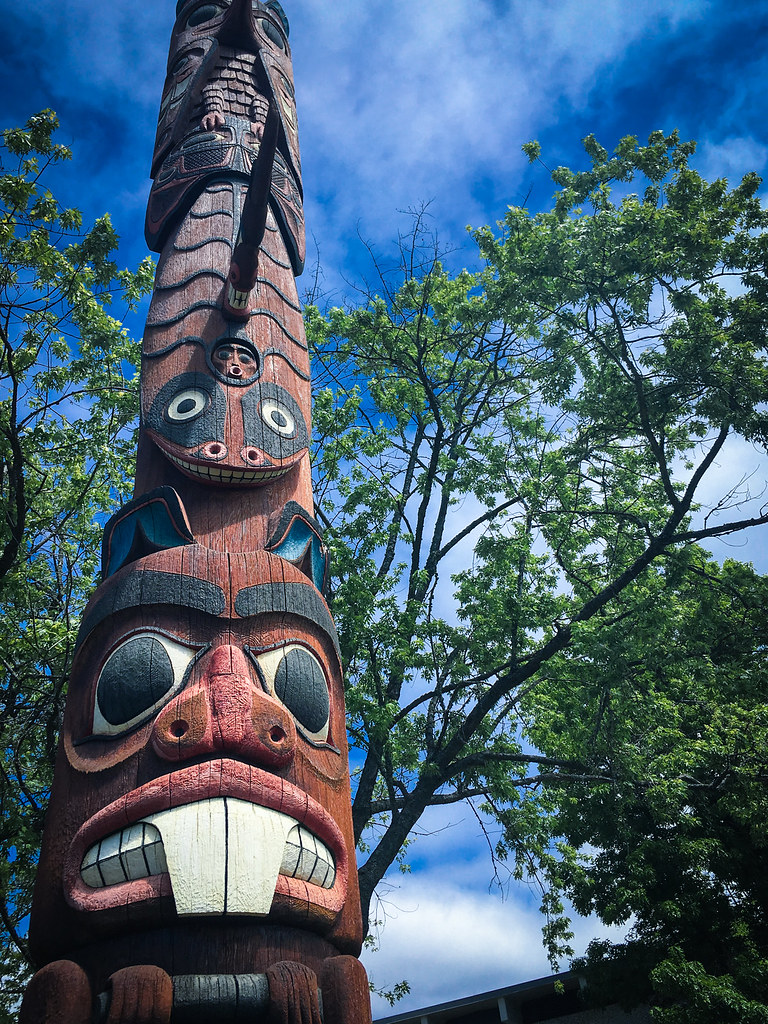 photo scavenger hunt3 totem pole BettyChen_ Flickr