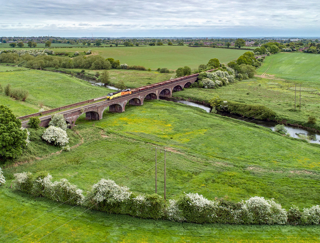70813 on Milverton Viaduct 6M50 Westbury Bescot crosses … Flickr