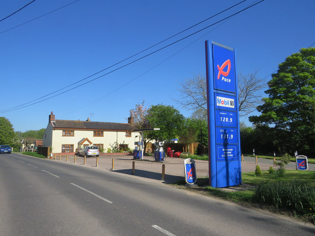 Pace Bridge Garage, Dallinghoo, Suffolk 2 Pace branded t… Flickr