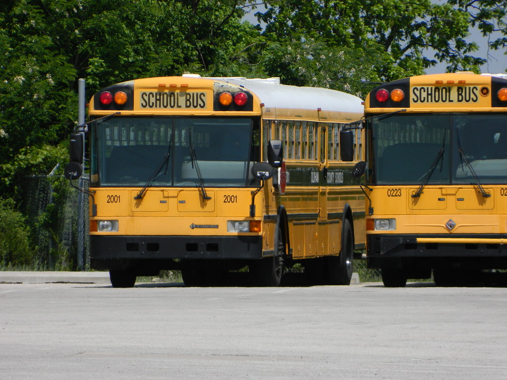 Oldham County Schools 2001 (2) Bus lot La Grange, KY. Flickr