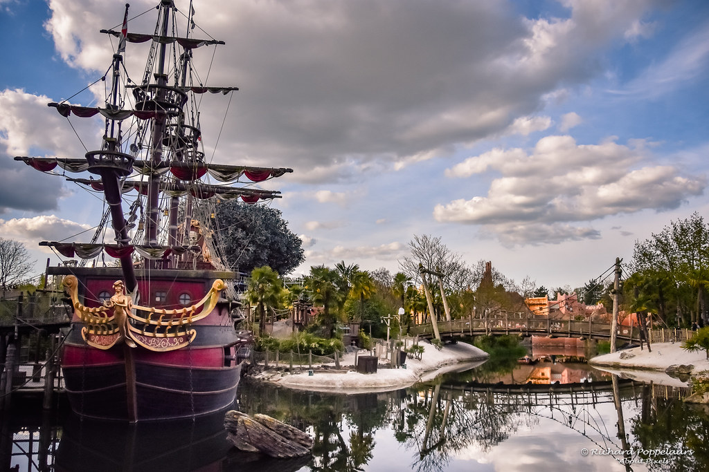 Captain Hook's Ship Disneyland Park Disneyland Paris/F… Flickr