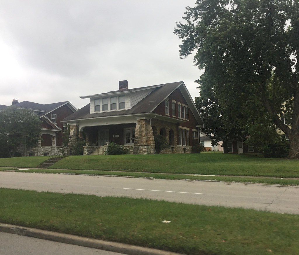 Capital Avenue, Frankfort, KY Warren LeMay Flickr